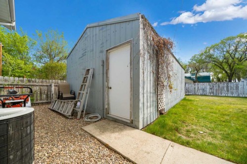 5205 55 Street, Taber, AB - Outdoor