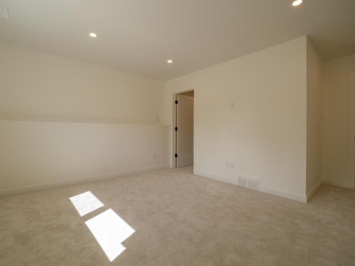 26 Rivergrove Run West, Lethbridge, AB 