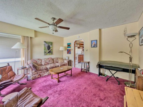 22830 6 Avenue, Hillcrest, AB - Indoor Photo Showing Living Room