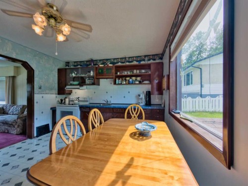 22830 6 Avenue, Hillcrest, AB - Indoor Photo Showing Dining Room