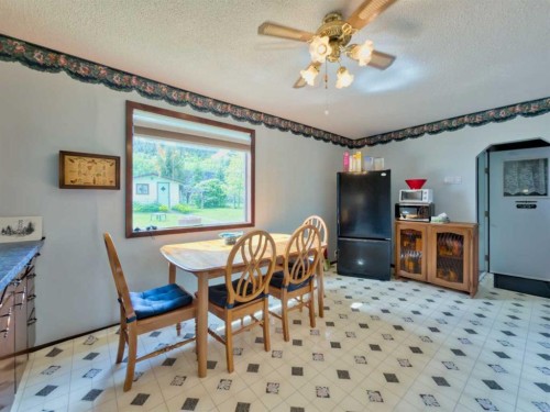 22830 6 Avenue, Hillcrest, AB - Indoor Photo Showing Dining Room