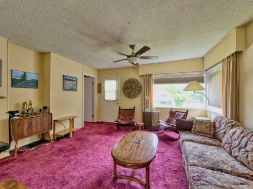 22830 6 Avenue, Hillcrest, AB - Indoor Photo Showing Living Room