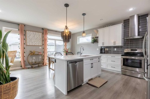 575 Moonlight Lane West, Lethbridge, AB 