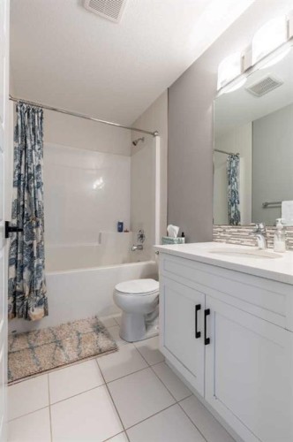 575 Moonlight Lane West, Lethbridge, AB 