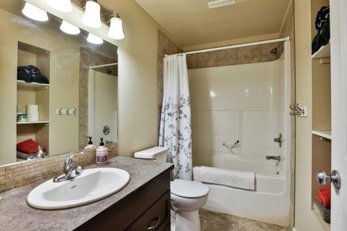 111 Firelight Way West, Lethbridge, AB 