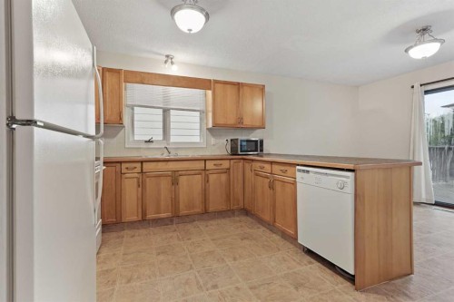 182 Oxford Road West, Lethbridge, AB 