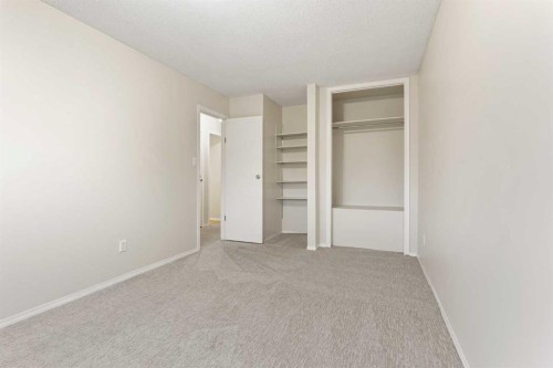 182 Oxford Road West, Lethbridge, AB 