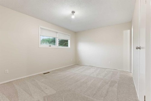 182 Oxford Road West, Lethbridge, AB 