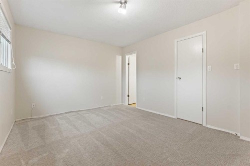 182 Oxford Road West, Lethbridge, AB 