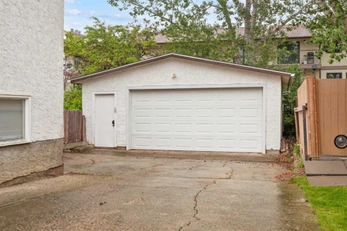 182 Oxford Road West, Lethbridge, AB 