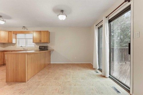 182 Oxford Road West, Lethbridge, AB 