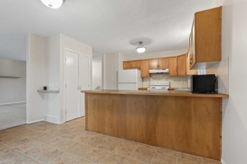 182 Oxford Road West, Lethbridge, AB 