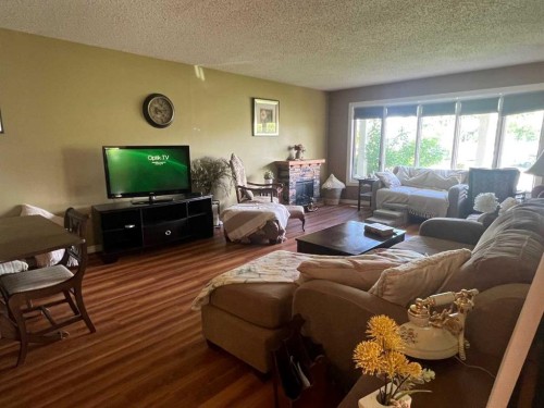 953 Columbia Boulevard West, Lethbridge, AB 