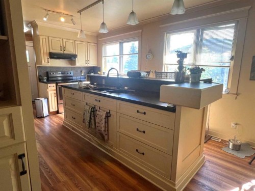 953 Columbia Boulevard West, Lethbridge, AB 