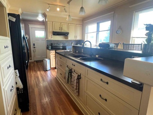 953 Columbia Boulevard West, Lethbridge, AB 