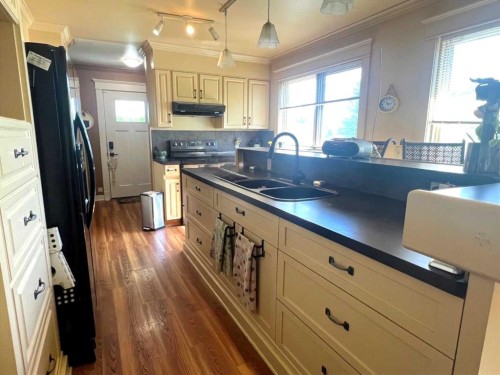 953 Columbia Boulevard West, Lethbridge, AB 