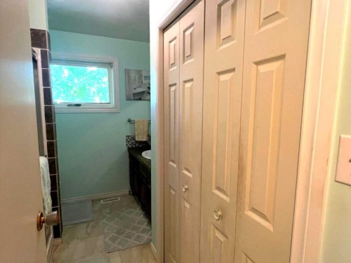 953 Columbia Boulevard West, Lethbridge, AB 