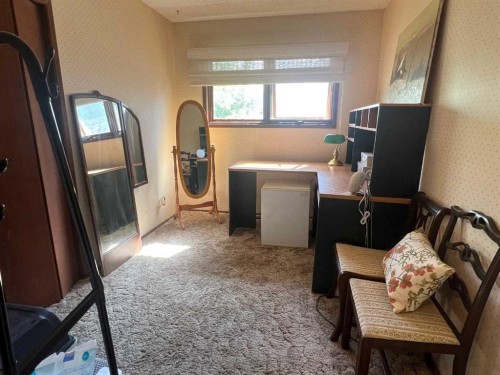 953 Columbia Boulevard West, Lethbridge, AB 