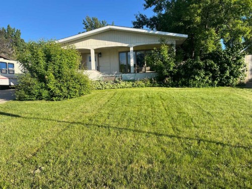 953 Columbia Boulevard West, Lethbridge, AB 