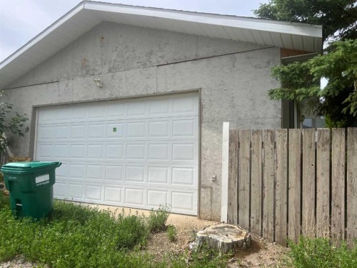 953 Columbia Boulevard West, Lethbridge, AB 