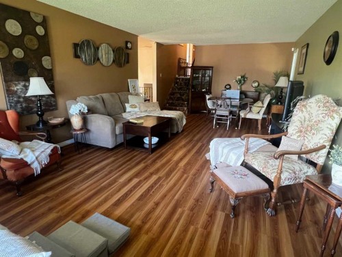 953 Columbia Boulevard West, Lethbridge, AB 
