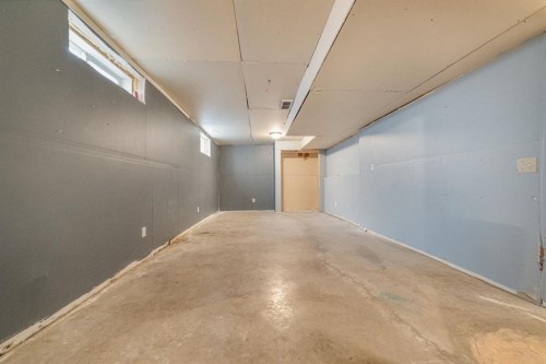 260 Red Crow Boulevard West, Lethbridge, AB 
