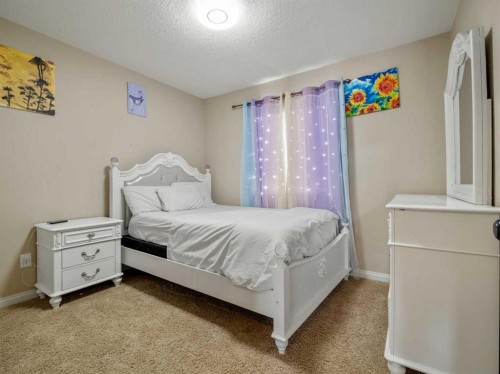 554 Margaret Sutherland Crescent North, Lethbridge, AB 