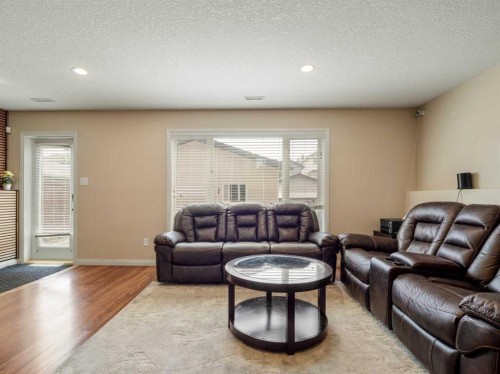 554 Margaret Sutherland Crescent North, Lethbridge, AB 