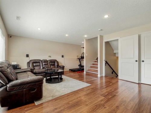 554 Margaret Sutherland Crescent North, Lethbridge, AB 