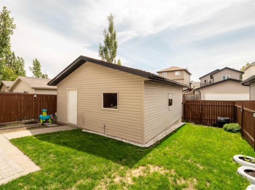 554 Margaret Sutherland Crescent North, Lethbridge, AB 