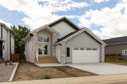 1612 Sixmile View SOUTHLethbridge, AB T1K 8J2