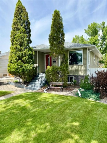 1325 13 Avenue SOUTH Lethbridge, AB T1K 0R6