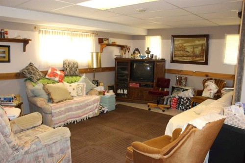 61048 Hwy 844, Raymond, AB - Indoor Photo Showing Living Room