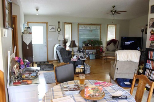 61048 Hwy 844, Raymond, AB - Indoor Photo Showing Other Room