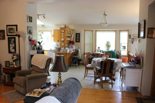 61048 Hwy 844, Raymond, AB - Indoor Photo Showing Living Room