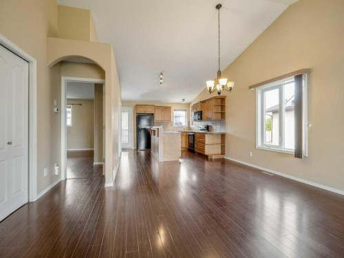 727 Aberdeen Crescent West, Lethbridge, AB 