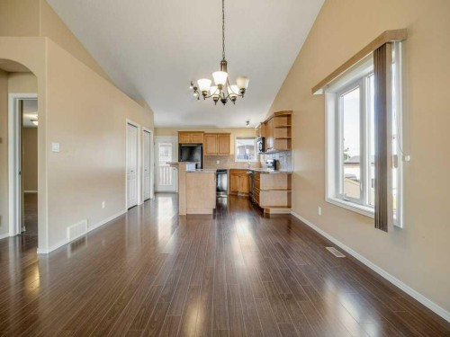 727 Aberdeen Crescent West, Lethbridge, AB 