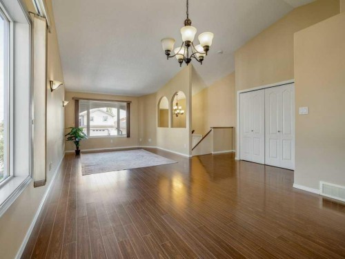 727 Aberdeen Crescent West, Lethbridge, AB 