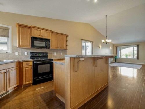 727 Aberdeen Crescent West, Lethbridge, AB 