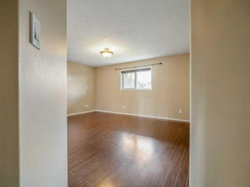 727 Aberdeen Crescent West, Lethbridge, AB 