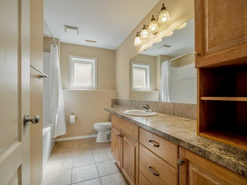 727 Aberdeen Crescent West, Lethbridge, AB 