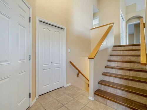 727 Aberdeen Crescent West, Lethbridge, AB 