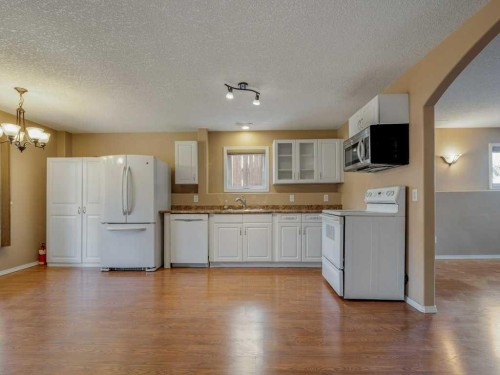 727 Aberdeen Crescent West, Lethbridge, AB 