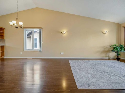 727 Aberdeen Crescent West, Lethbridge, AB 