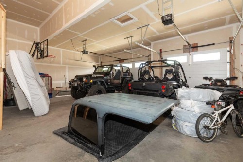 788 Canyonview Close West, Lethbridge, AB 