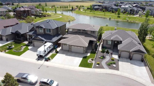 788 Canyonview Close West, Lethbridge, AB 