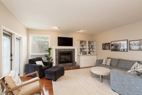 205 Kings Bay South, Lethbridge, AB 