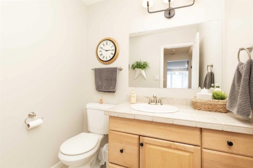 205 Kings Bay South, Lethbridge, AB 