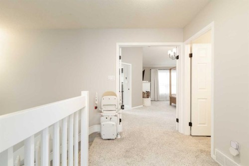 205 Kings Bay South, Lethbridge, AB 