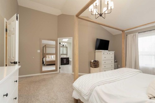 205 Kings Bay South, Lethbridge, AB 